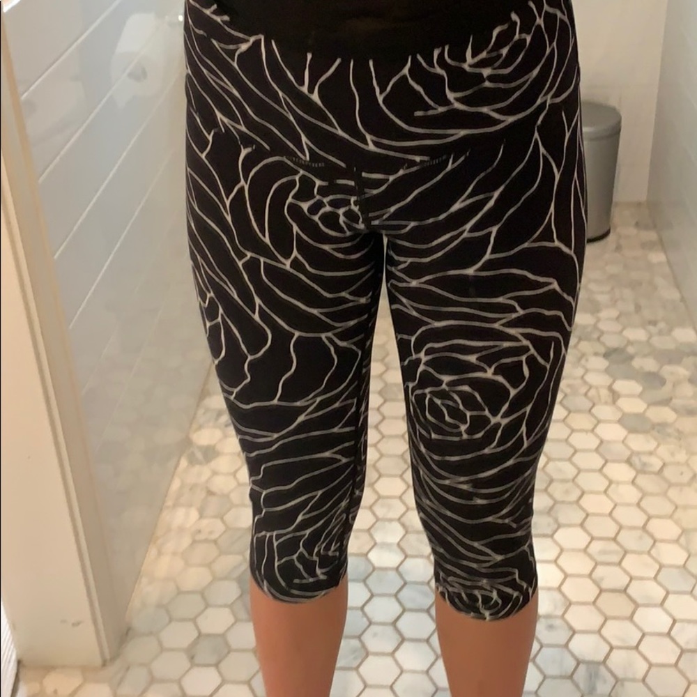 Black and white cropped Lululemon leggings